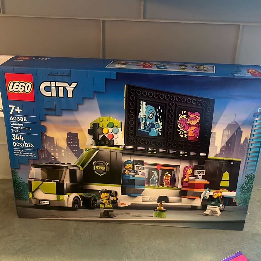 Lego City Gaming Tournament Truck -set 60388
